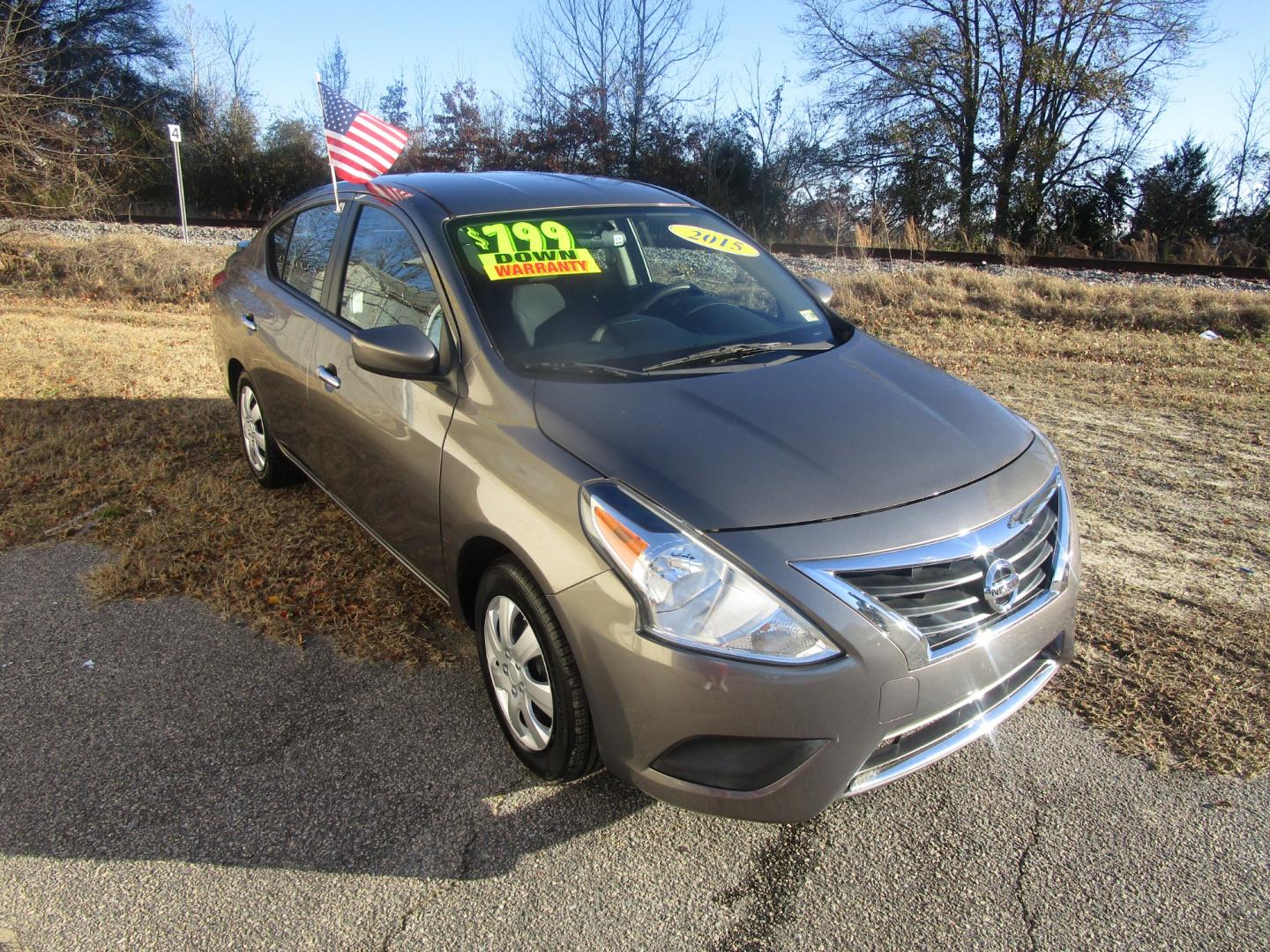 2015 Gray Nissan Versa 1.6 S 5M (3N1CN7AP3FL) with an 1.6L L4 DOHC 16V engine, 5-Speed Automatic transmission, located at 2553 Airline Blvd, Portsmouth, VA, 23701, (757) 488-8331, 36.813889, -76.357597 - Down Payment: $799 Weekly Payment: $95 APR: 23.9% Repayment Terms: 42 Months ***CALL ELIZABETH SMITH - DIRECTOR OF MARKETING @ 757-488-8331 TO SCHEDULE YOUR APPOINTMENT TODAY AND GET PRE-APPROVED RIGHT OVER THE PHONE*** - Photo#3